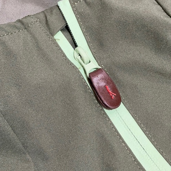 REDDY Dog Windbreaker Sports Color-Block Dog Hoodie - Picture 3 of 9